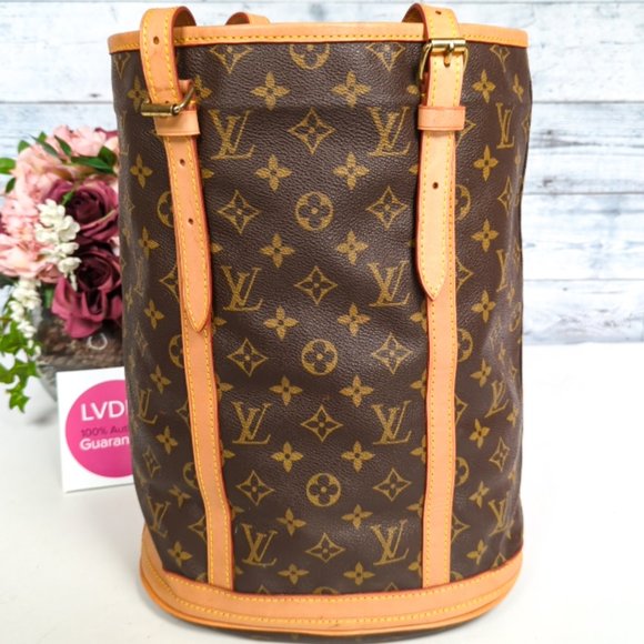 LOUIS VUITTON Bucket GM (Large) Monogram Canvas - Picture 16 of 17